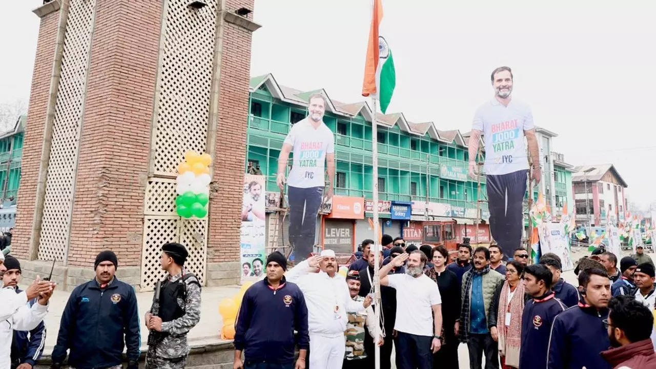 Bharat Jodo Yatra: Rahul Gandhi unfurls tricolour at Srinagar's Lal Chowk | India News