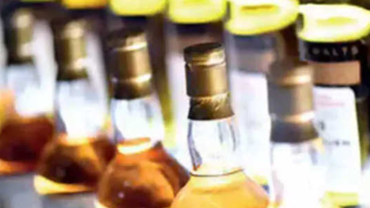 11,000 liquor bottles seized while being smuggled to Bihar | Lucknow News