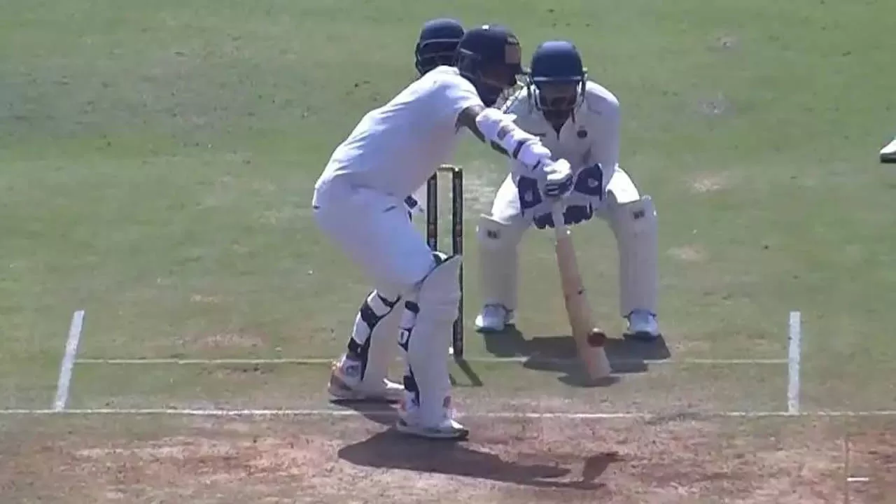 WATCH: Hanuma Vihari bats with a broken wrist, plays one-handed shots during Ranji Trophy | Cricket News