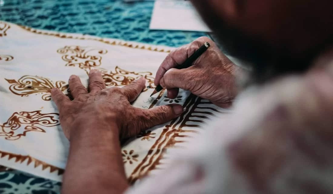 Depending on the kind of work, artisans earn around